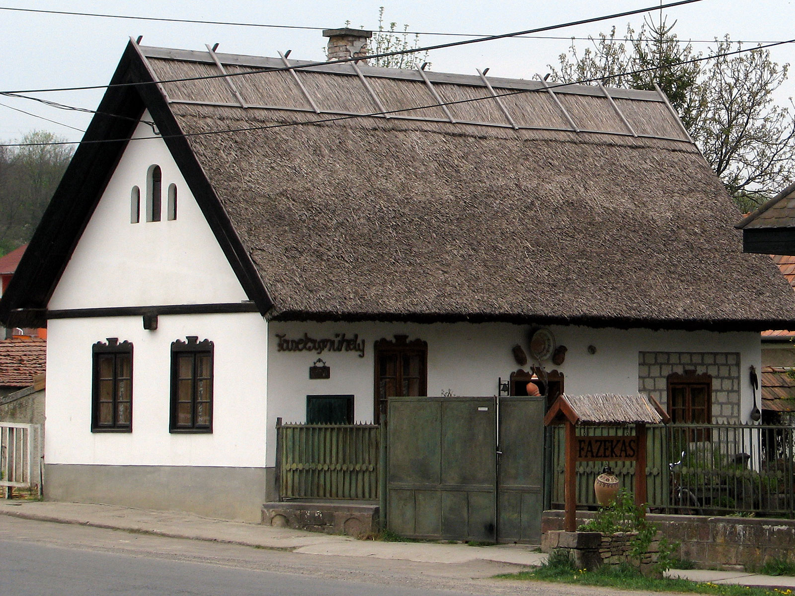Szomolya (Photo License CC BY-NC-SA 2.0)